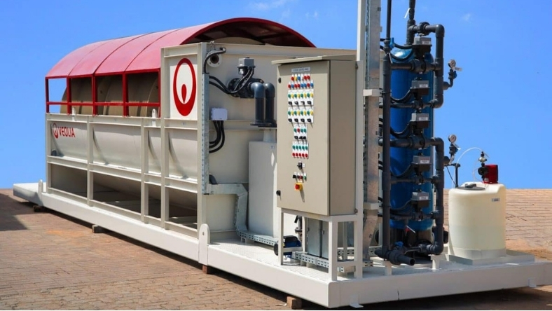 Modular produced water treatment unit used at an oil and gas site